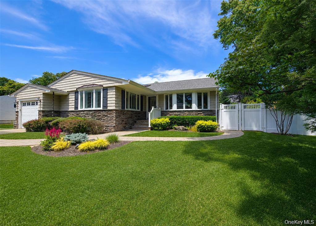 Photo of 7 Talbot Lane, Smithtown, NY 11787 (MLS # 1065362)