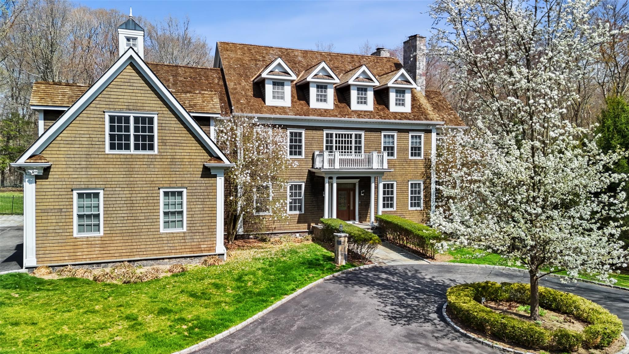 Upper Shad Road, Pound Ridge, New York - 5 Bedrooms  
7 Bathrooms  
14 Rooms - 