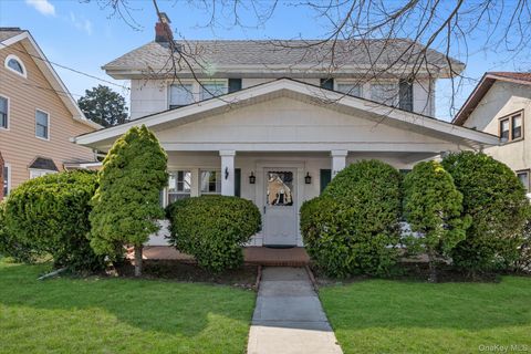 Homes For Sale - 2530 Parkview Place<br/> Baldwin, NY 11510