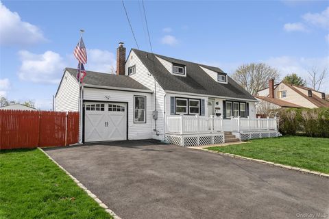 10 Hickory Street, Central Islip, NY 11722 - MLS#: 965554