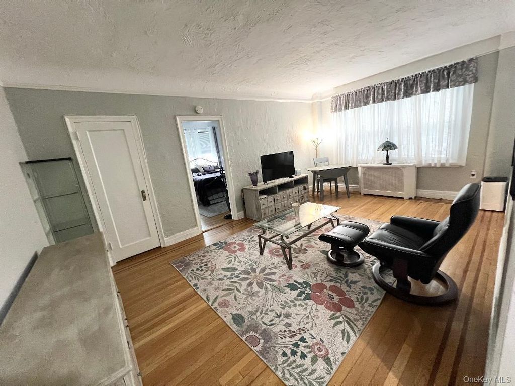 Photo of 141 Woodmere Blvd Blvd #3H, Woodmere, NY 11598 (MLS # 927546)