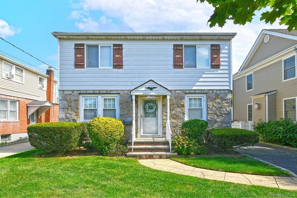 2527 YORKTOWN ST, OCEANSIDE, NY 11572 - Image c66f73517c577eacedfe1795fd5cdcf9/945711201