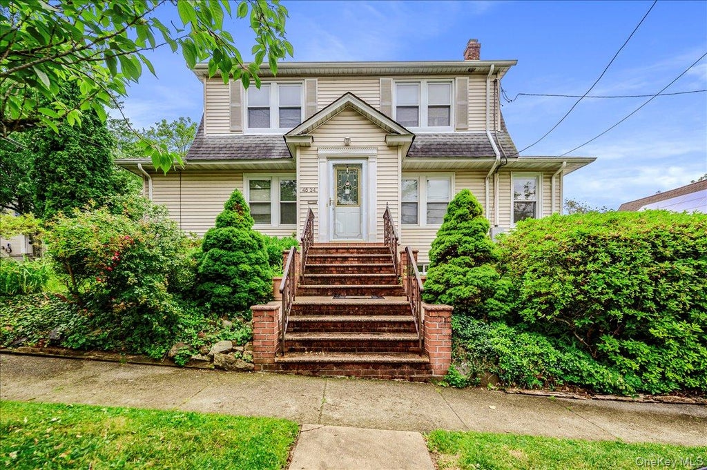 Photo of 4634 Iris Lane, Great Neck, NY 11020 (MLS # 1017337)