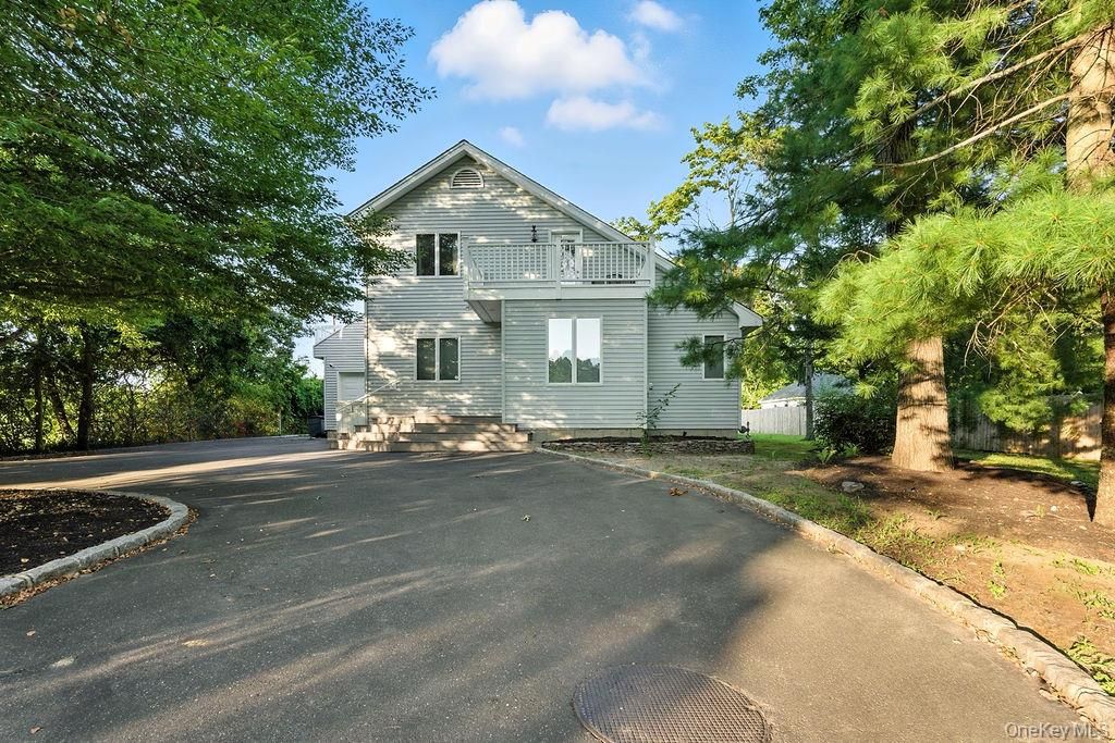 Photo of 100 Manor Lane, Riverhead, NY 11901 (MLS # 960557)