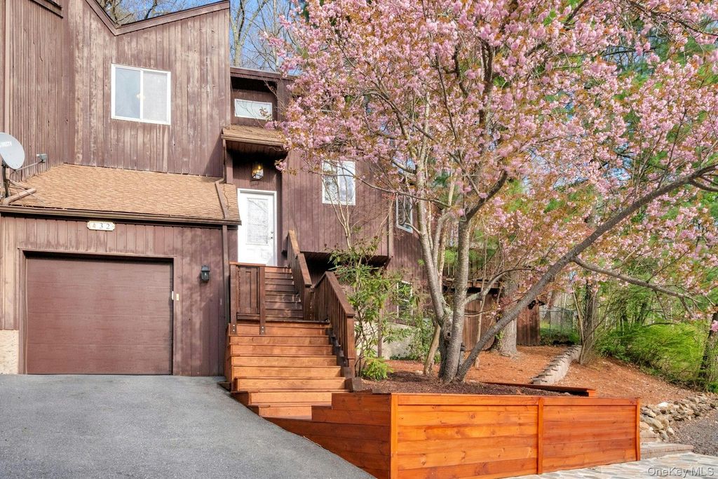 Photo of 32 Boulder Lane, Goldens Bridge, NY 10526 (MLS # 988155)