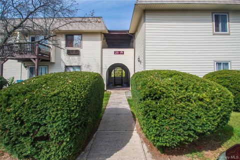 Photo of 25 Village Park Drive #3B, Fishkill, NY 12524 (MLS # 917530)