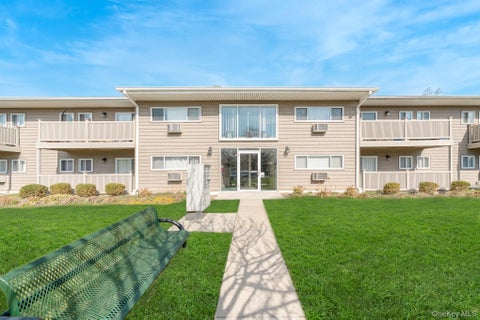 Homes For Sale - 365 Route 111 #B6<br/> Smithtown, NY 11787