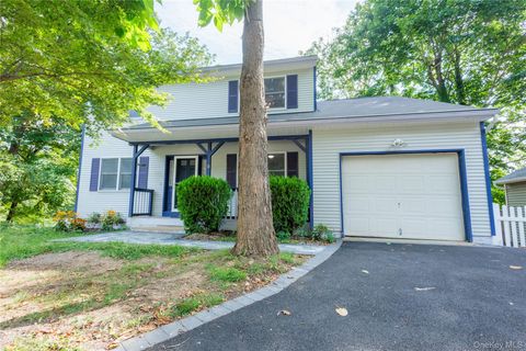 Photo of 14 Hill Road, Saint James, NY 11780 (MLS # 902012)