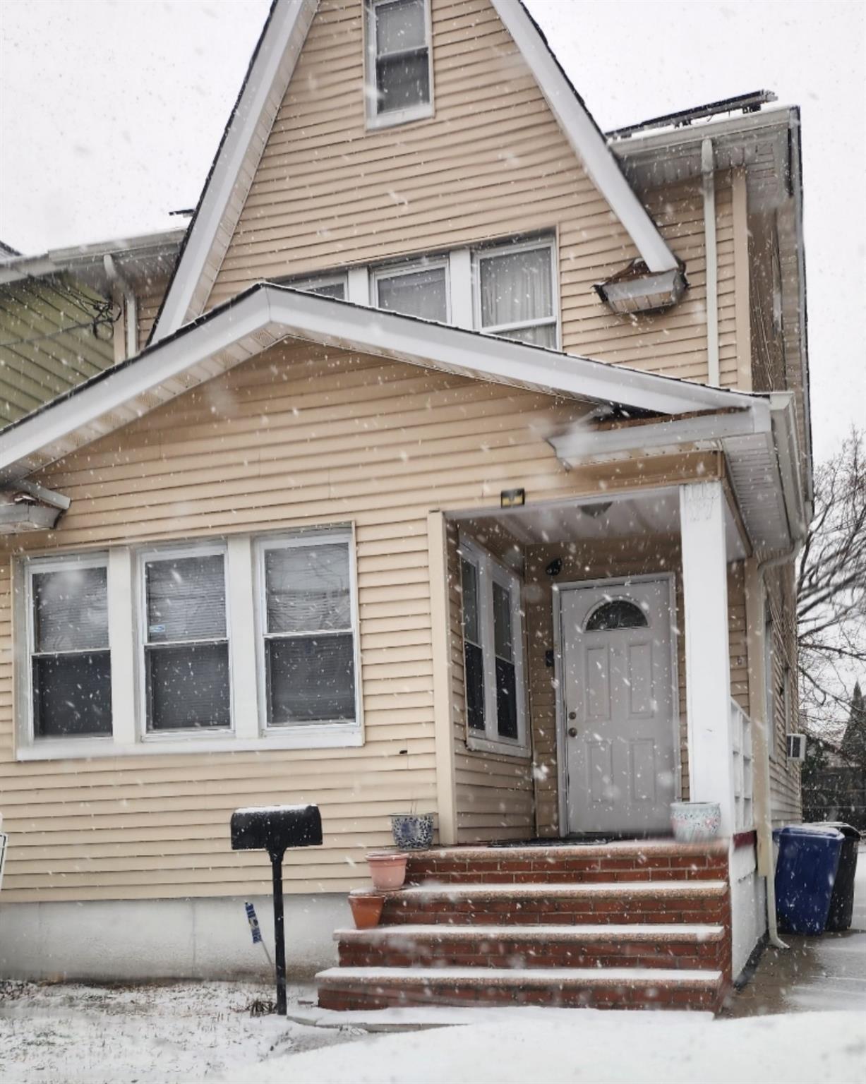 Property for Sale at 197th Street, Saint Albans, Queens, NY - Bedrooms: 4 
Bathrooms: 3 
Rooms: 9  - $725,000