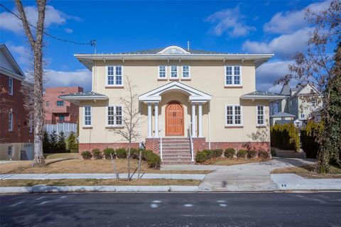 233-25 38 Drive Douglaston NY 11363