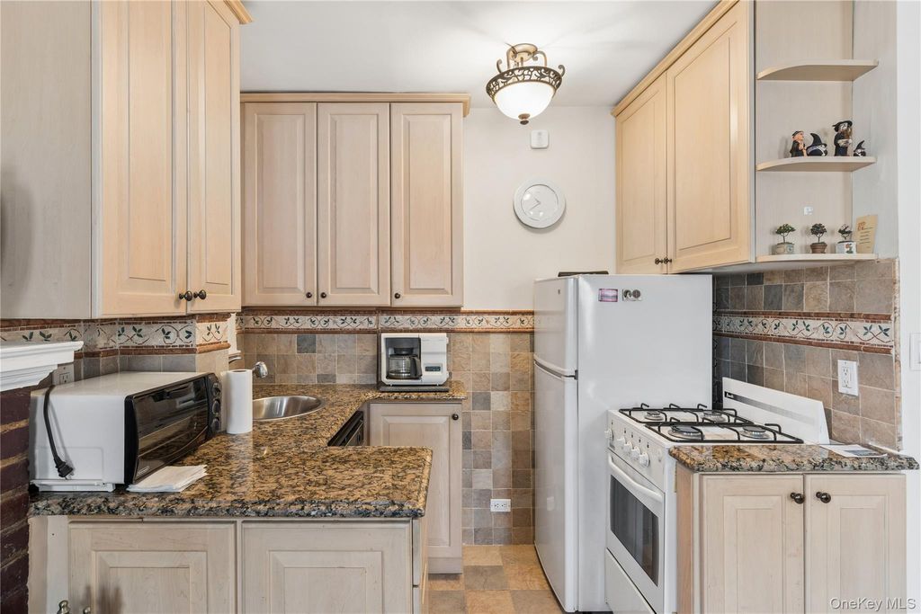 Photo of 150 Burns Street #3F, Forest Hills, NY 11375 (MLS # 994168)