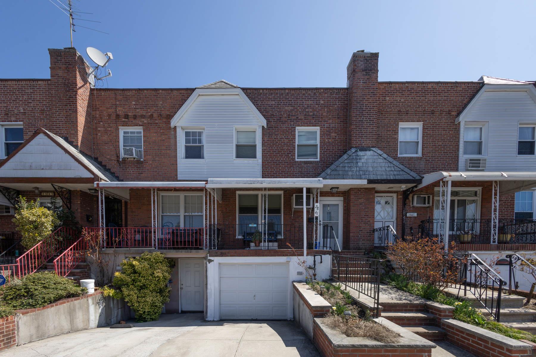 Property for Sale at 56th Place, Woodside, Queens, NY - Bedrooms: 3 
Bathrooms: 1 
Rooms: 7  - $949,000