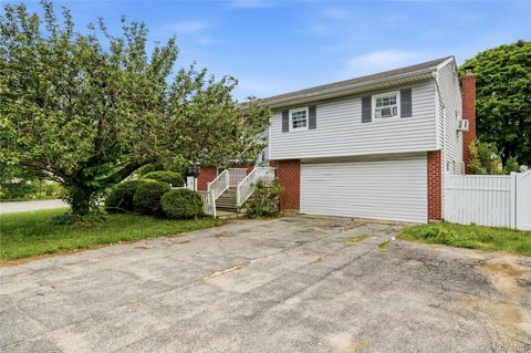 Homes For Sale - 175 Candlewood Road<br/> Bay Shore, NY 11706