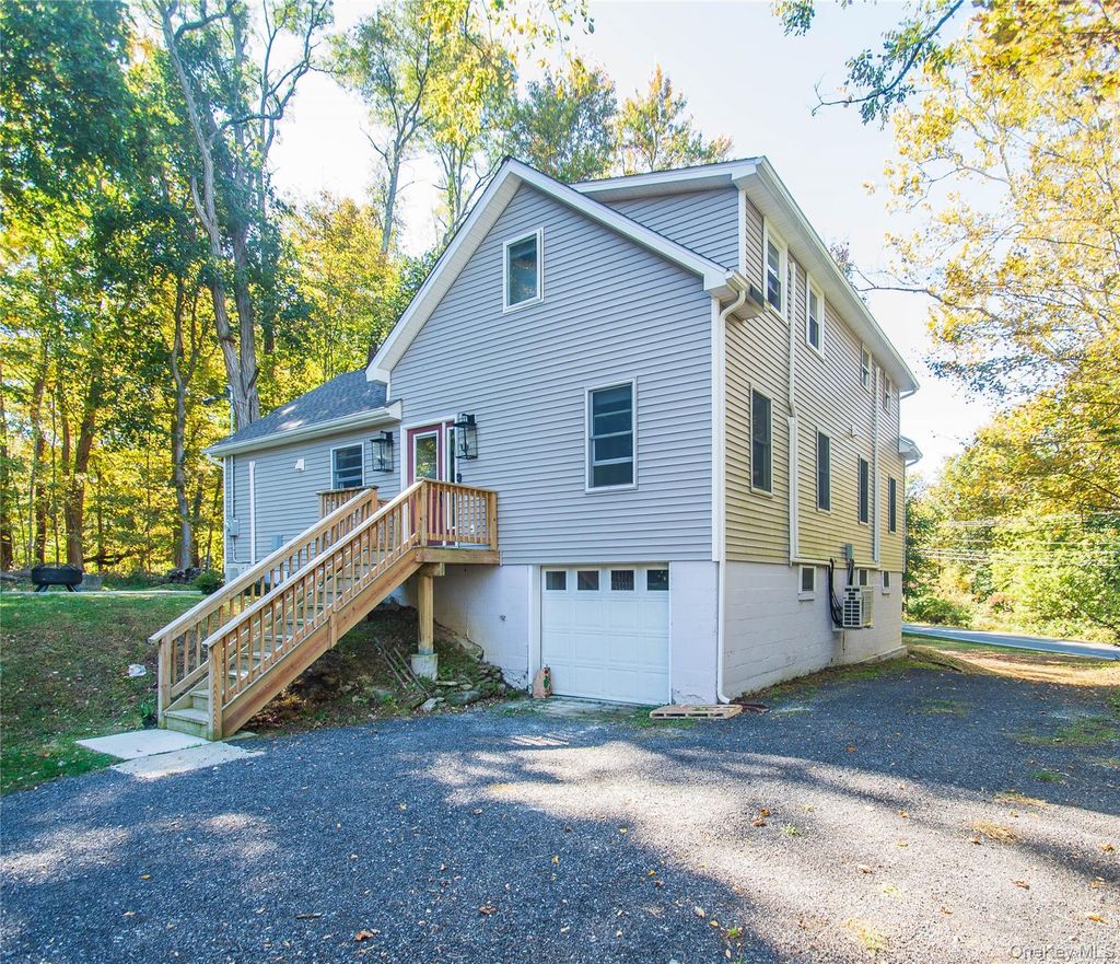 Photo of 7 Phillips Road, Poughkeepsie, NY 12603 (MLS # 922784)