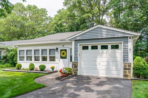 Photo of 186 Canterbury Drive, Ridge, NY 11961 (MLS # 892935)
