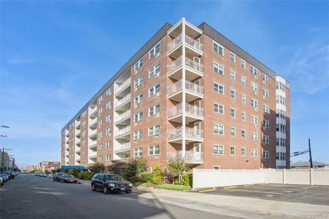Photo of 711 Shore Road #2C, Long Beach, NY 11561 (MLS # 920458)