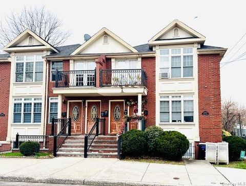 Multifamily For Sale - 60-28 60th Place<br/> Maspeth, NY 11378