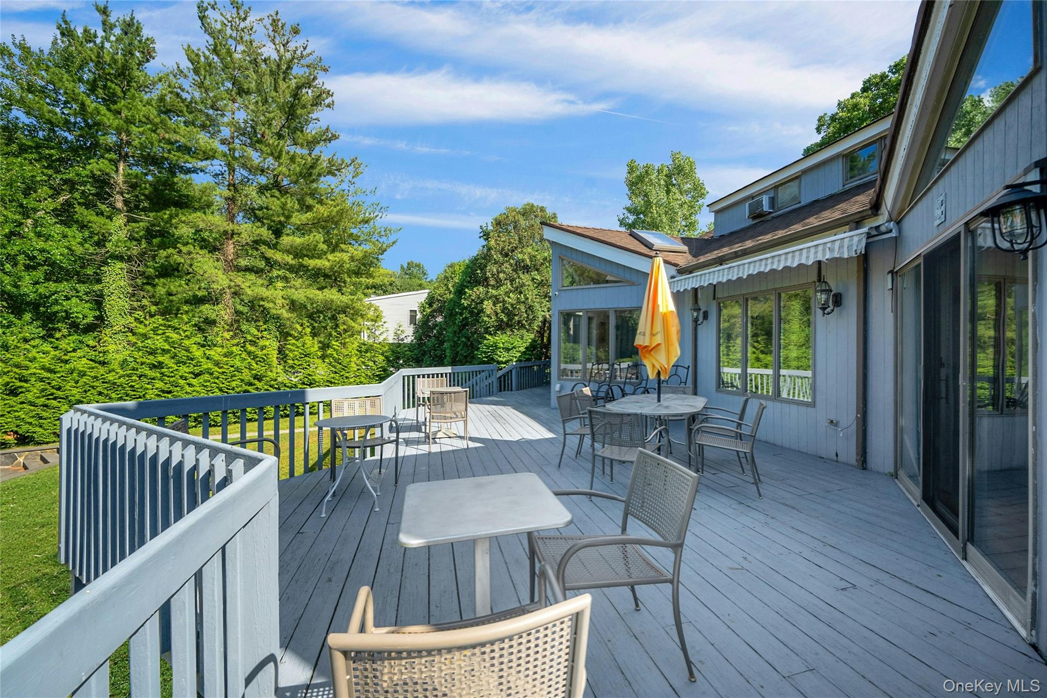 2 Meadowwood Lane