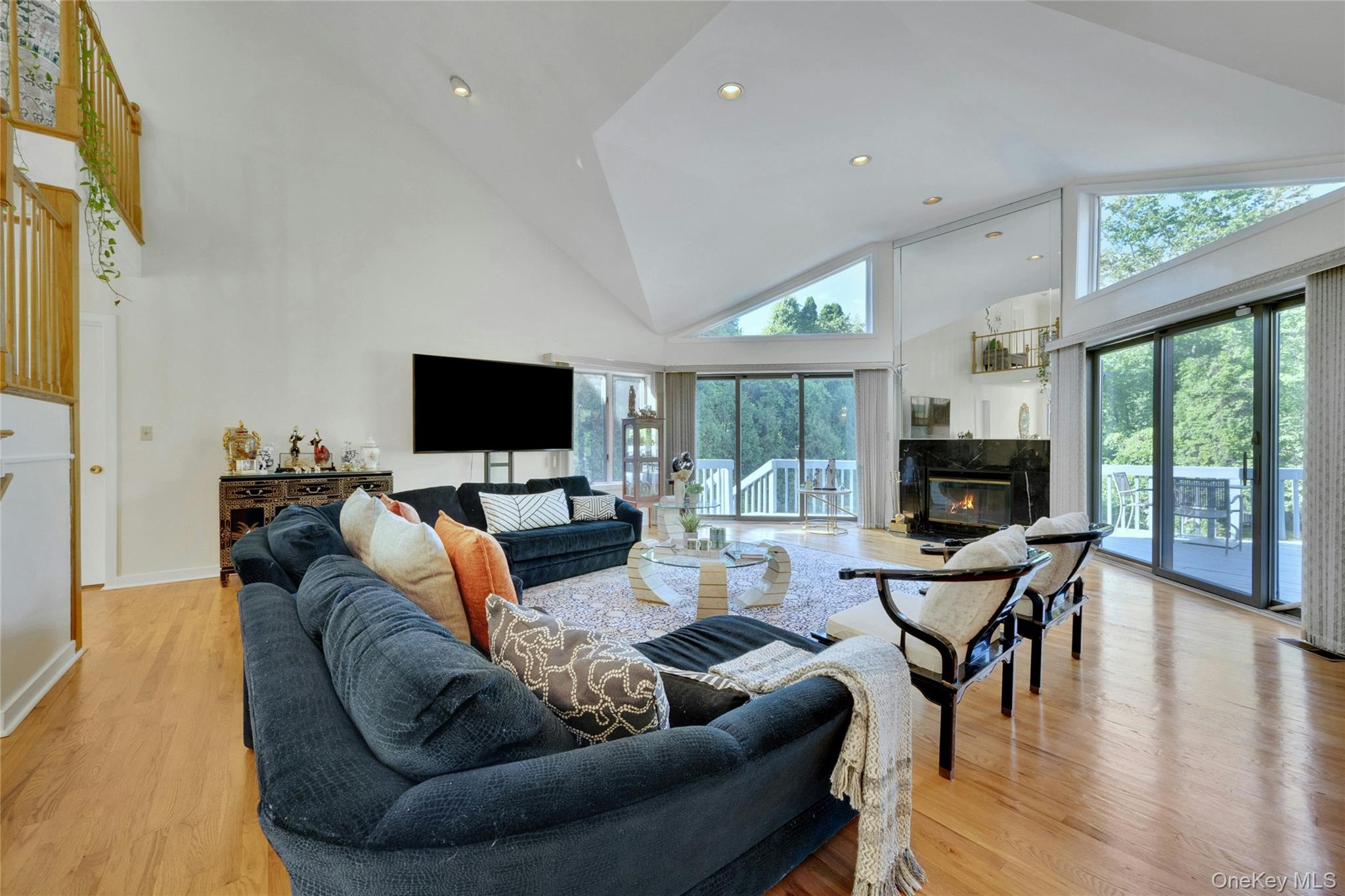 2 Meadowwood Lane