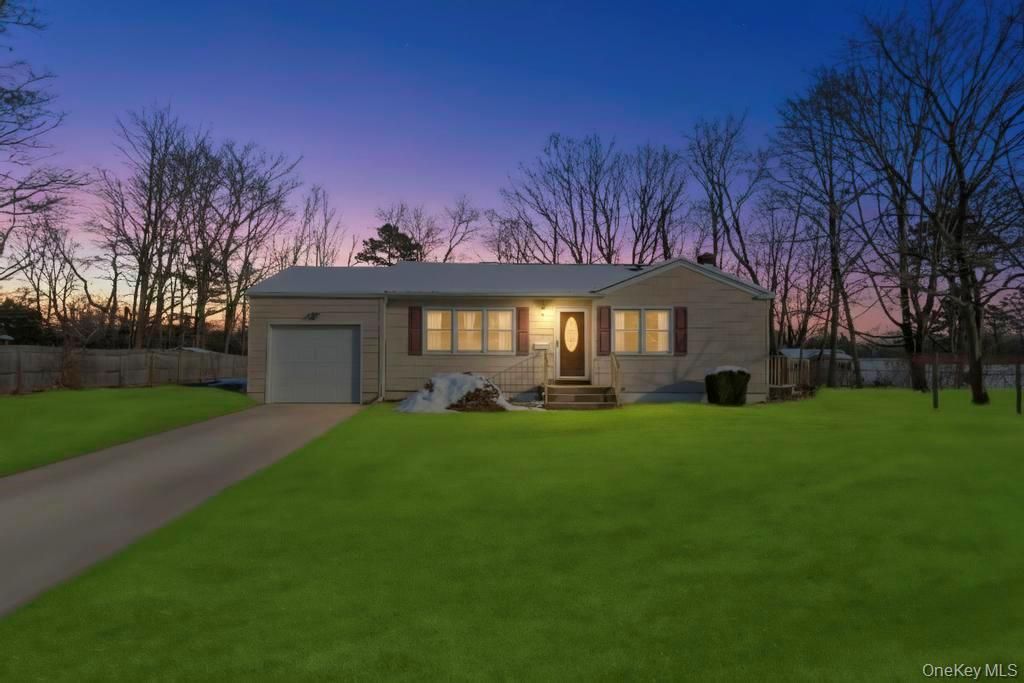 Photo of 1611 Baldwin Boulevard, Bay Shore, NY 11706 (MLS # 945219)