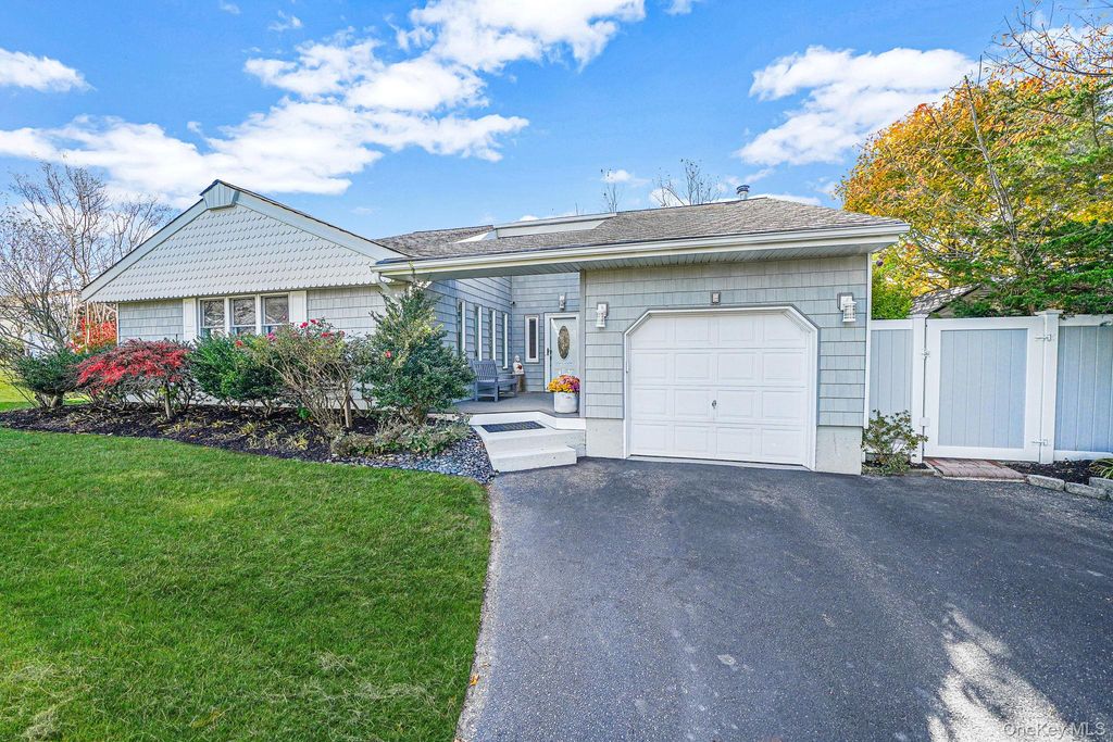 Photo of 4 Malcolm Street, Bellport, NY 11713 (MLS # 940042)