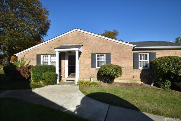44 HARBOR N, AMITYVILLE, NY 11701 - Image c6bf5263c2300aca1be4f5e96dcc424d/3646074397