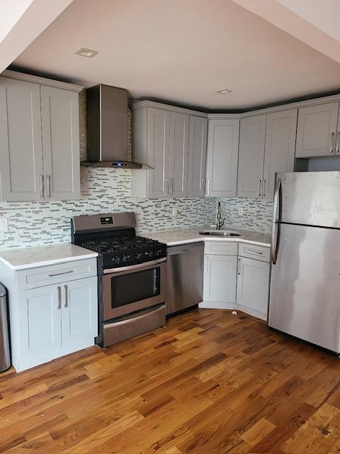 Rental Property at E 220th Street 2, Bronx, New York - Bedrooms: 3 
Bathrooms: 2 
Rooms: 5  - $2,800 MO.