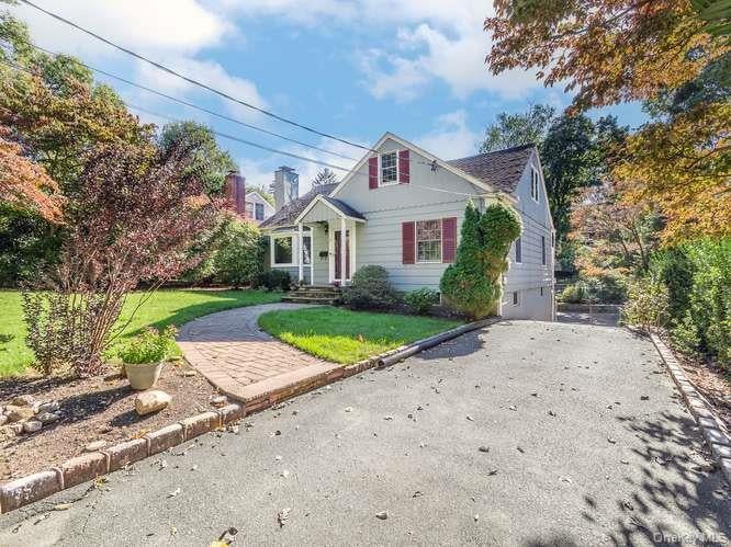 Photo of 5 Edgewood Avenue, Glen Head, NY 11545 (MLS # 1065308)