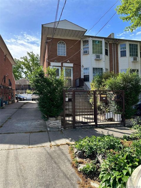 137-42 Geranium Avenue Flushing NY 11355