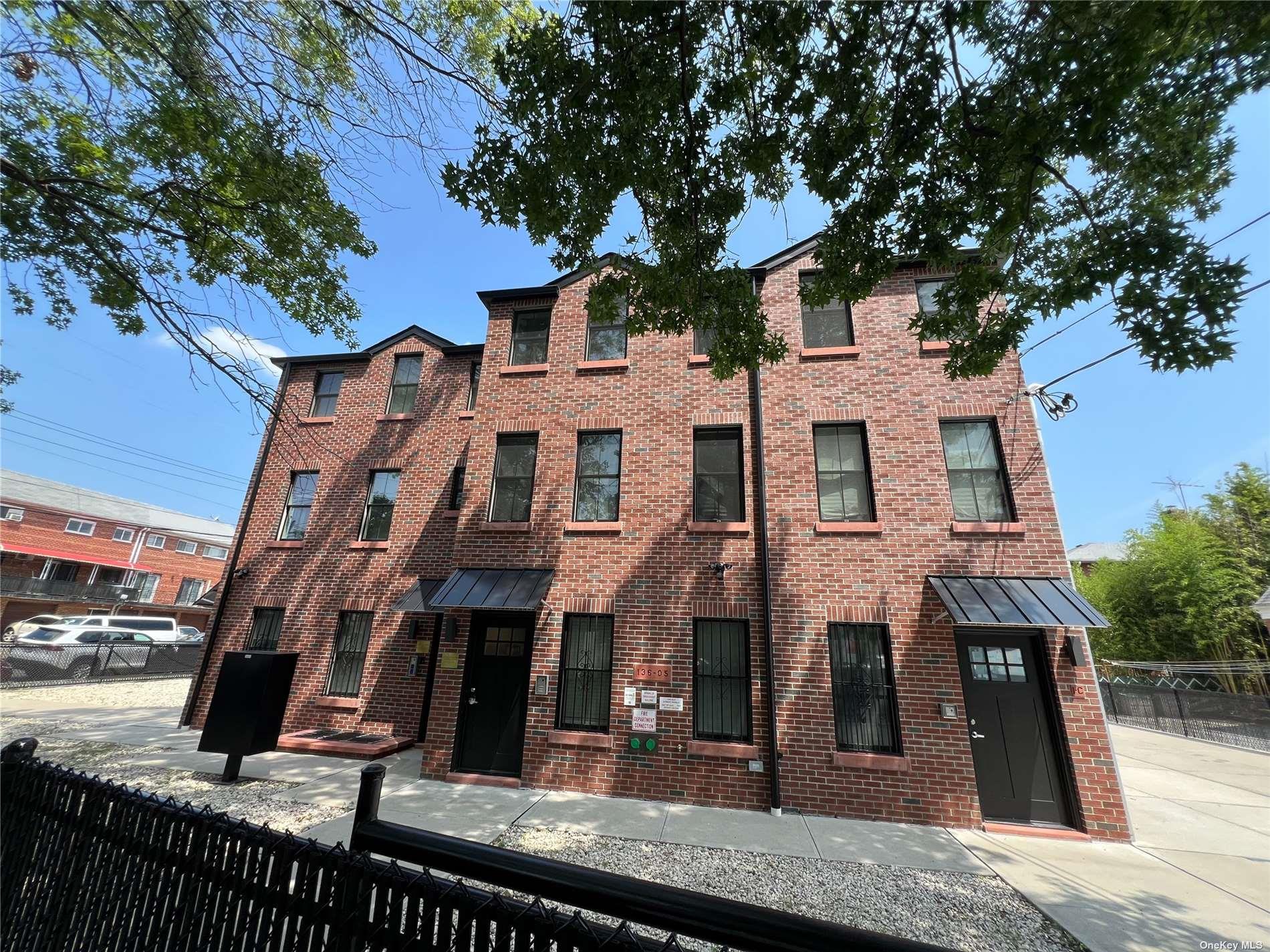 136th Street 3B, Flushing, Queens, NY - 2 Bedrooms  
2 Bathrooms  
5 Rooms - 