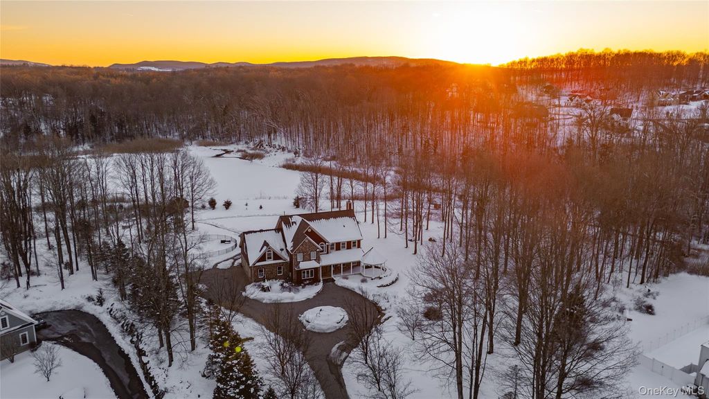 Photo of 14 Stonewall Court, Warwick, NY 10990 (MLS # 965494)