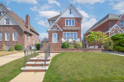 Photo of 165 Westminster Road, Lynbrook, NY 11563 (MLS # 899602)