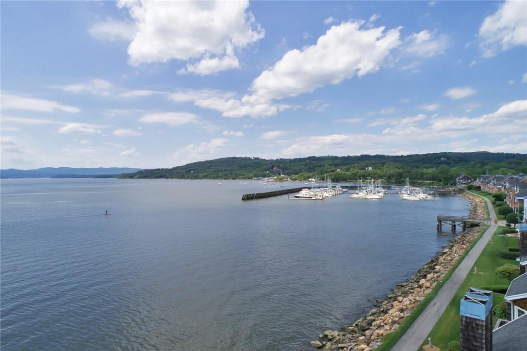 Half Moon Bay Drive, Croton-On-Hudson, New York - 2 Bedrooms  
2 Bathrooms  
4 Rooms - 