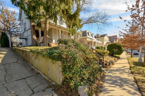 Photo of 84-21 120 Street, Richmond Hill, NY 11418 (MLS # 951644)