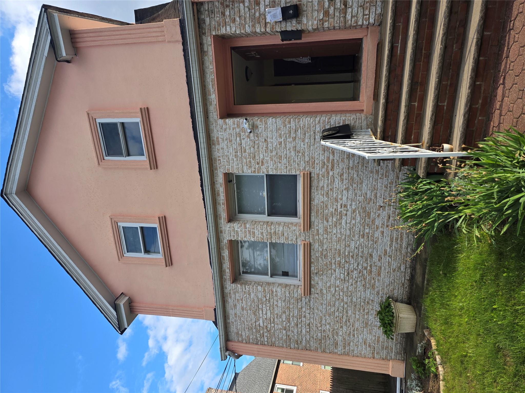 Rental Property at 144th Avenue, Jamaica, Queens, NY - Bedrooms: 3 
Bathrooms: 1 
Rooms: 6  - $3,500 MO.