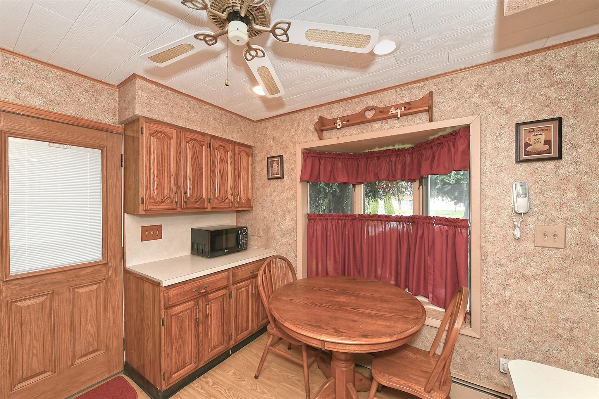 29 Castle Lane, Levittown, New York image 8