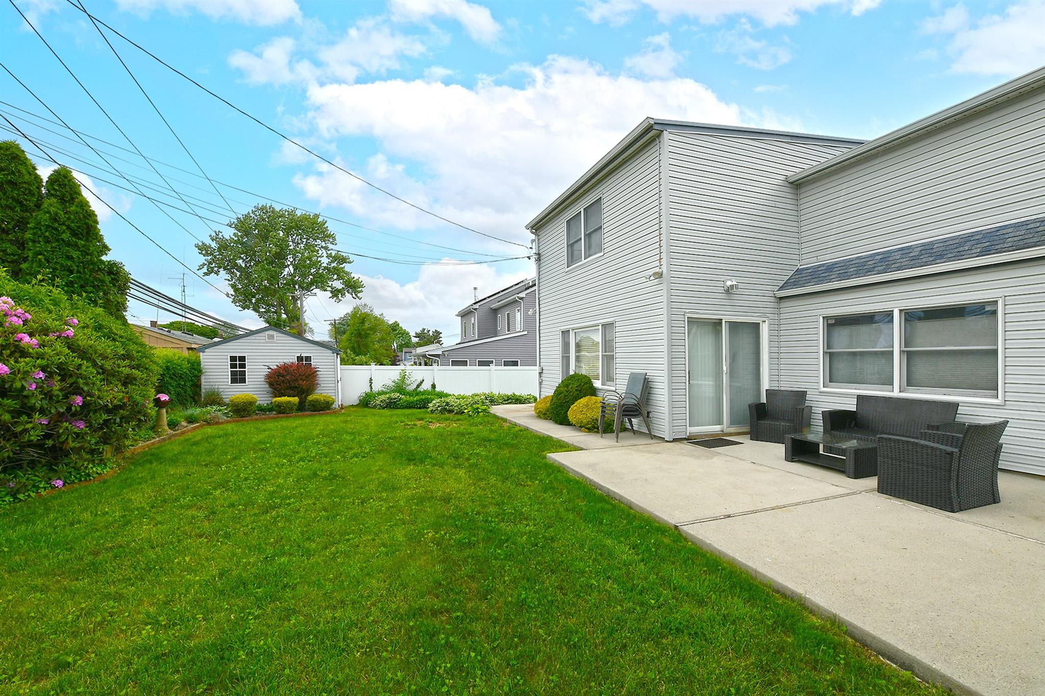 29 Castle Lane, Levittown, New York image 6