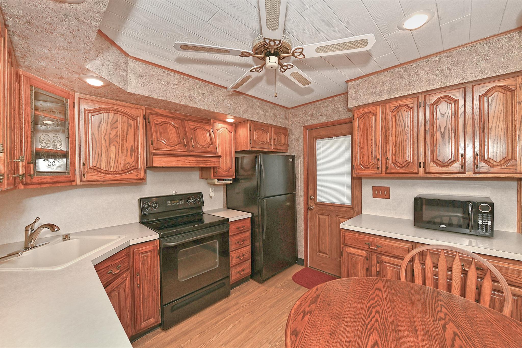 29 Castle Lane, Levittown, New York image 7