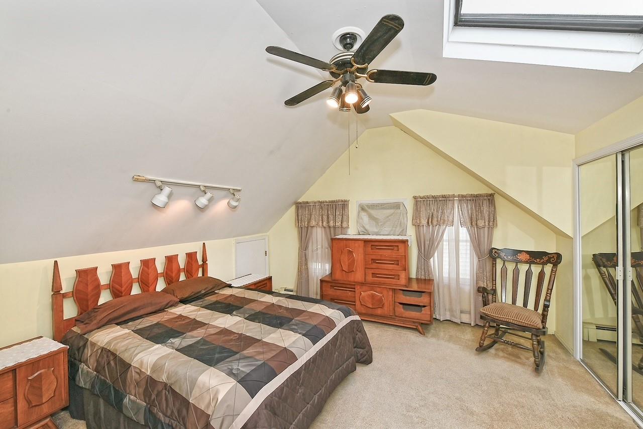 29 Castle Lane, Levittown, New York image 15