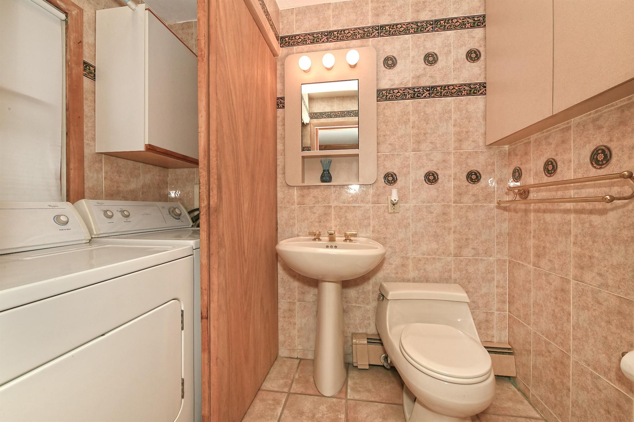 29 Castle Lane, Levittown, New York image 19