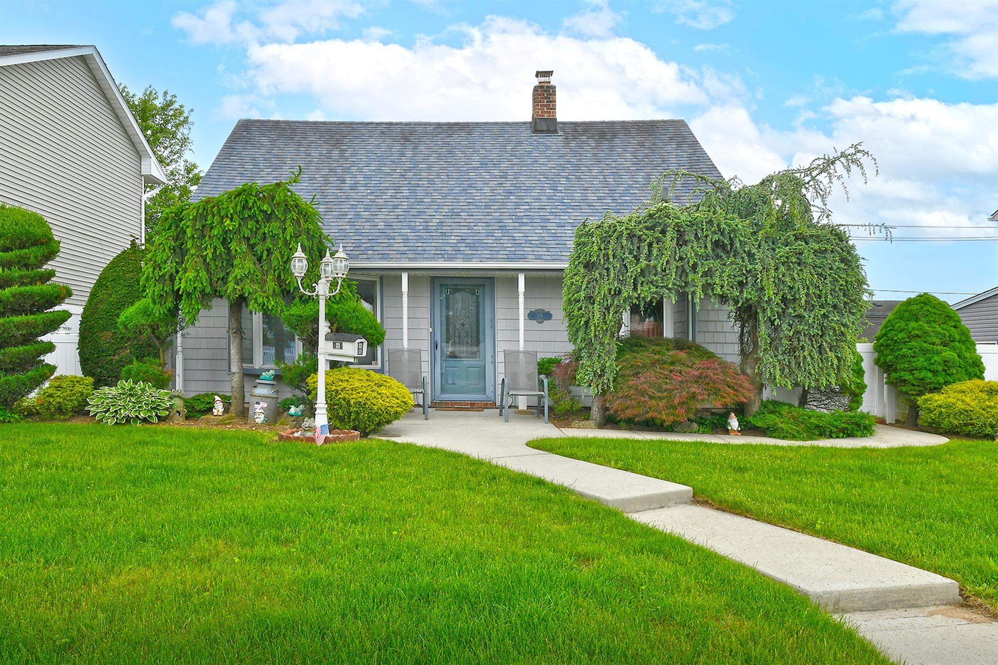 29 Castle Lane, Levittown, New York image 2