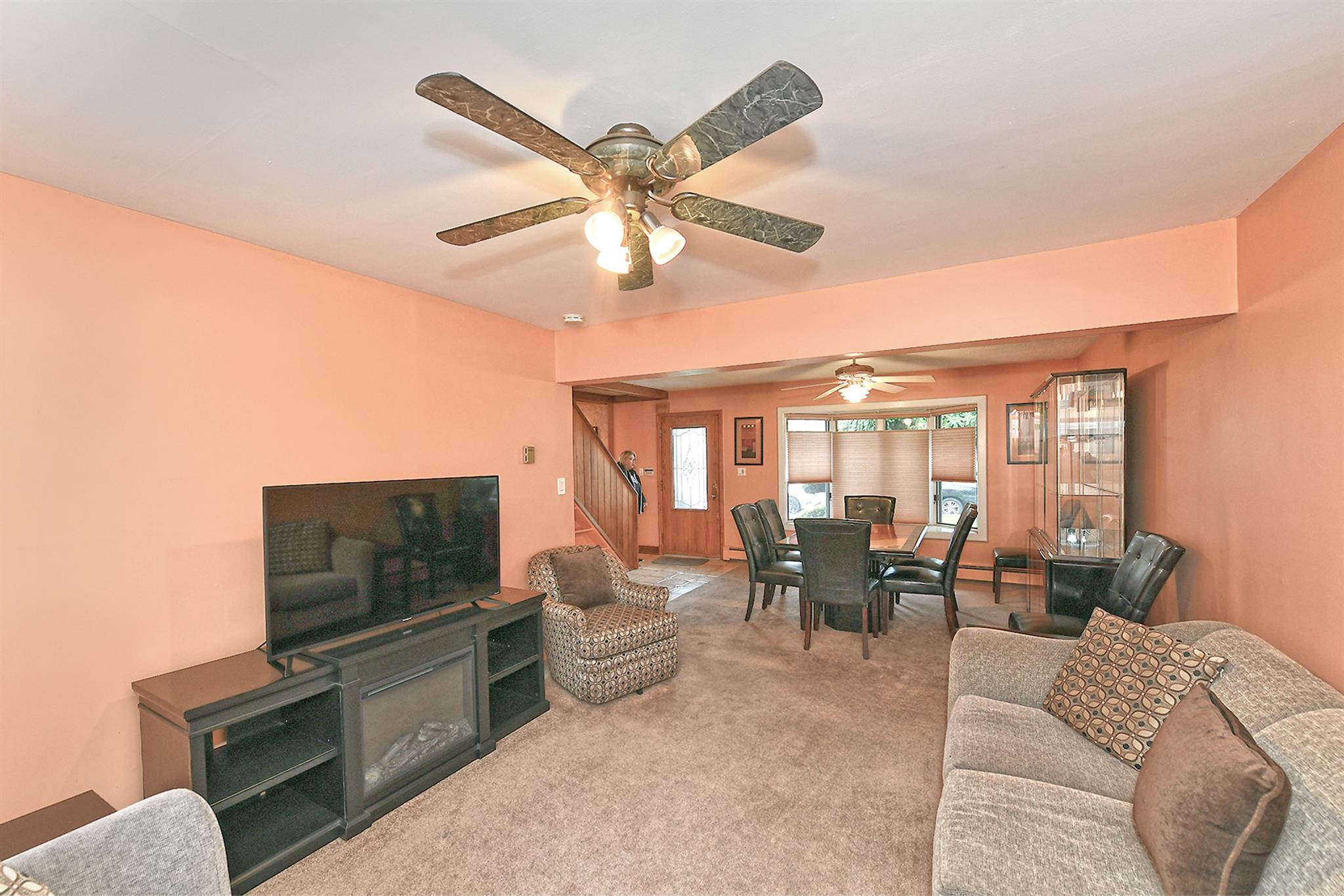 29 Castle Lane, Levittown, New York image 12