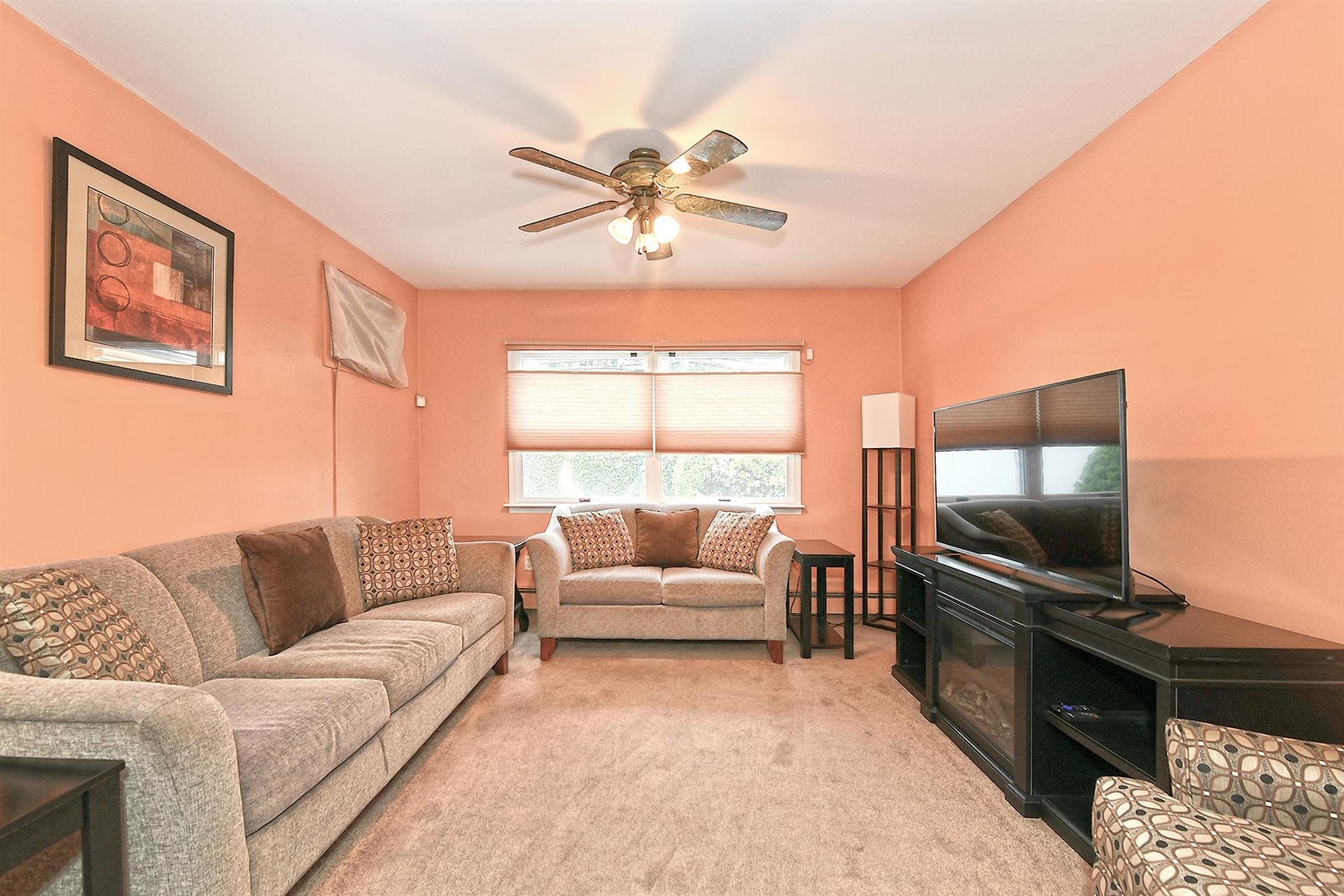 29 Castle Lane, Levittown, New York image 11