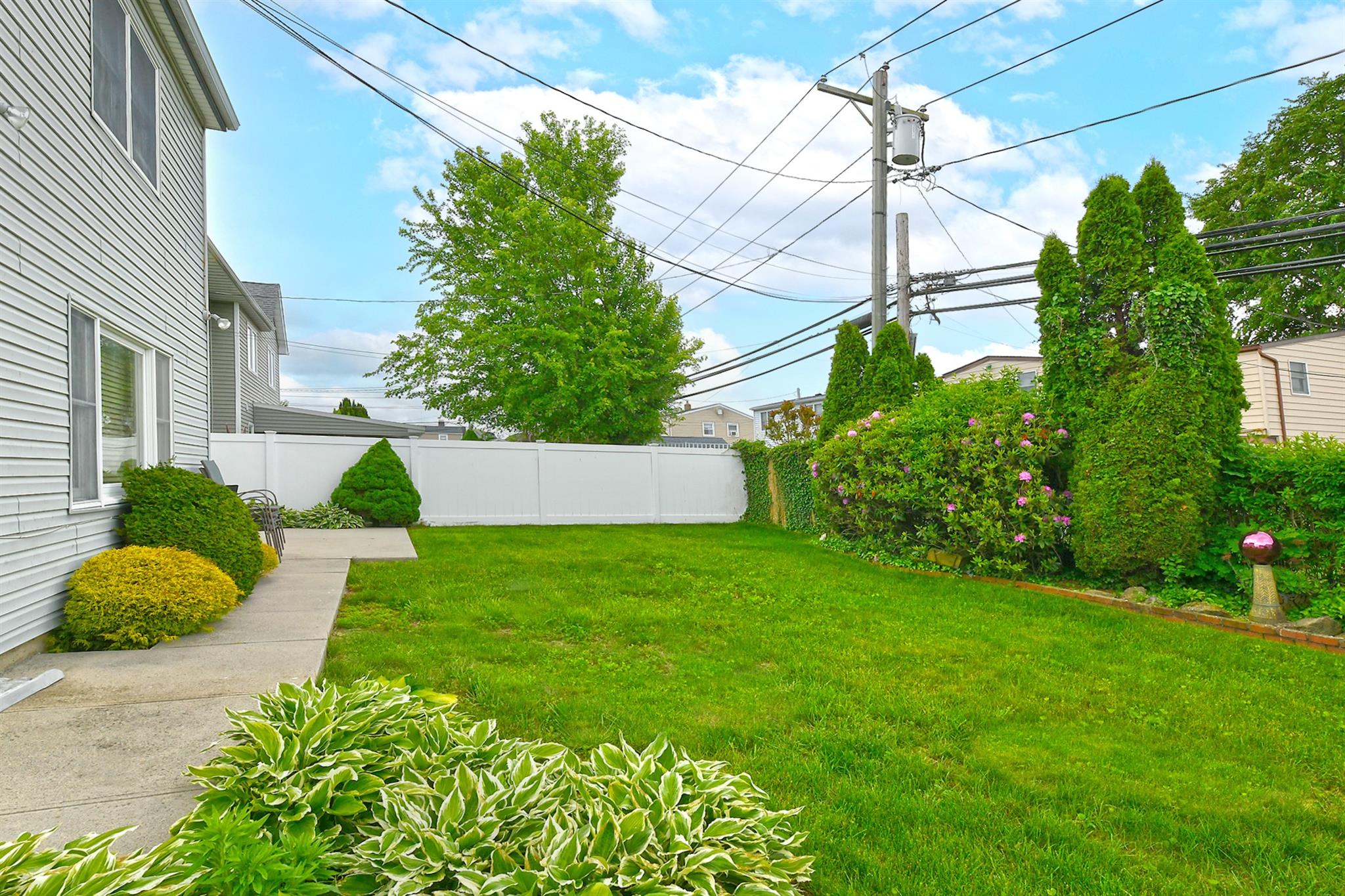 29 Castle Lane, Levittown, New York image 5