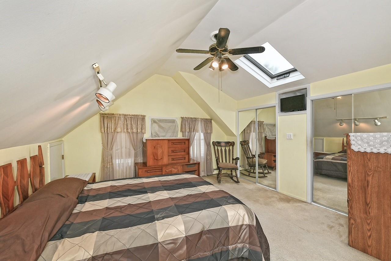 29 Castle Lane, Levittown, New York image 16