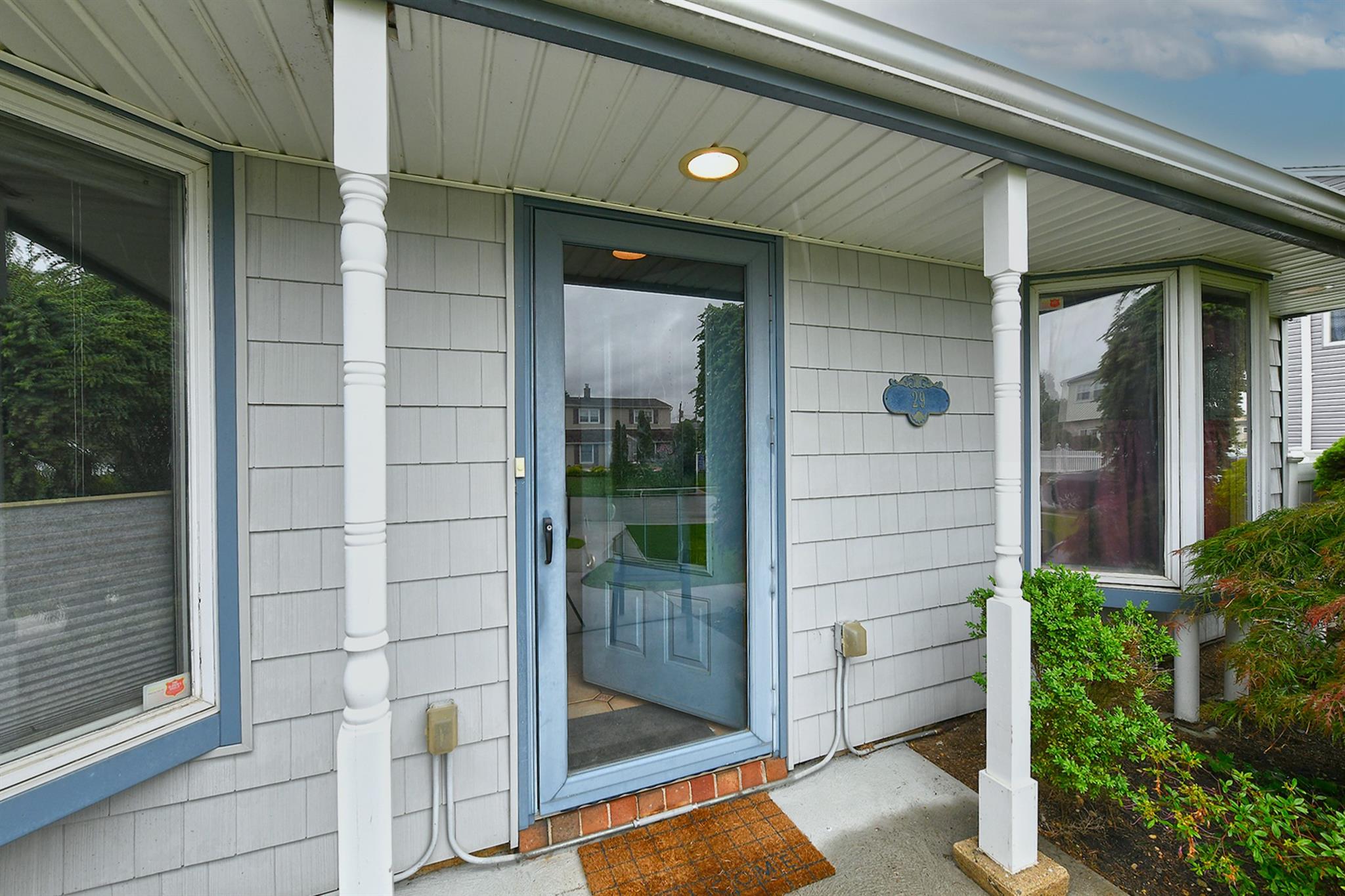 29 Castle Lane, Levittown, New York image 4