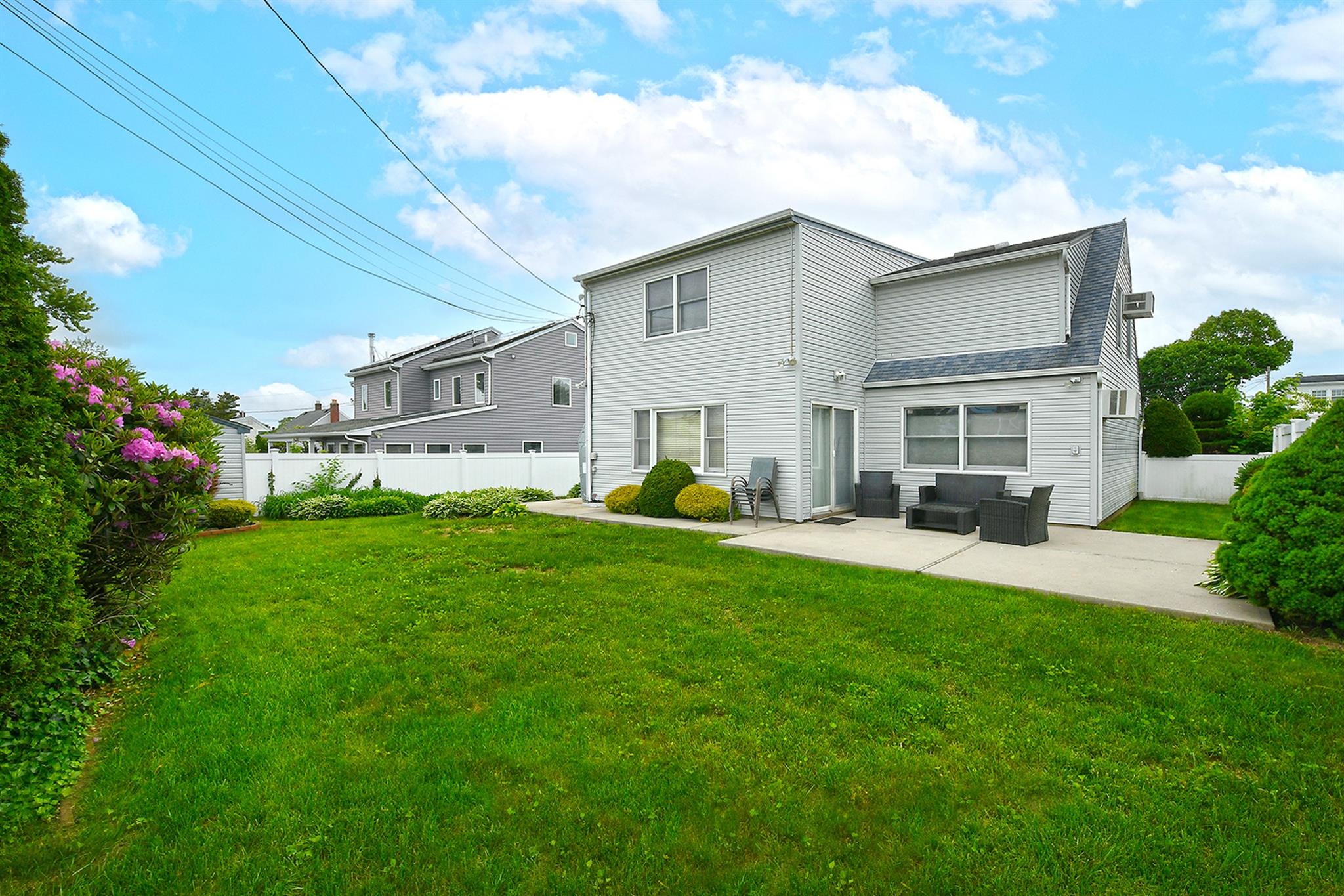 29 Castle Lane, Levittown, New York image 22