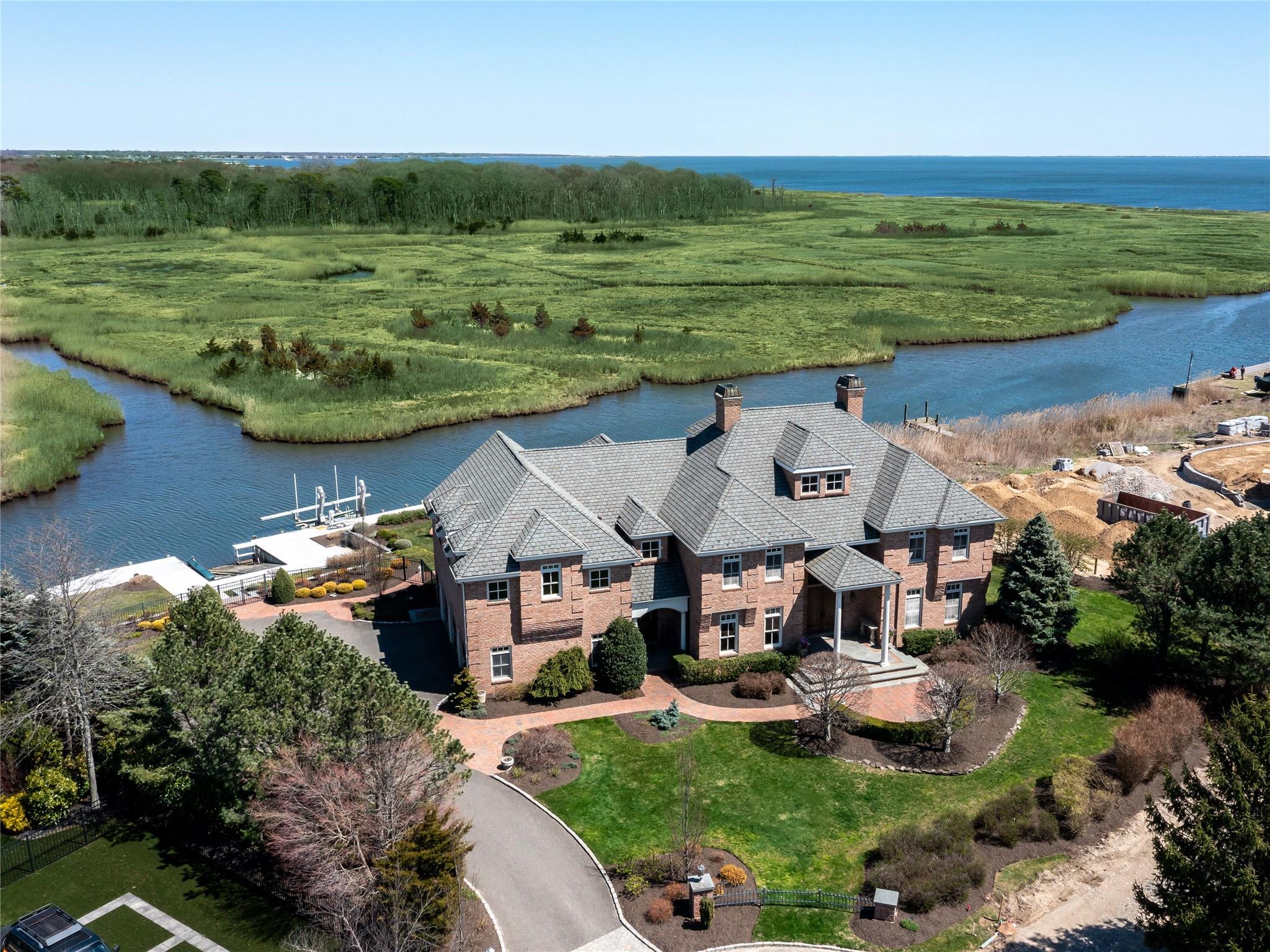 27 True Harbour Way, West Islip, New York image 3