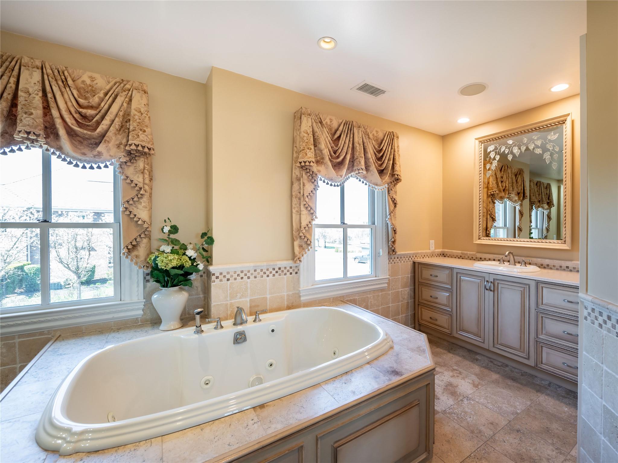 27 True Harbour Way, West Islip, New York image 24