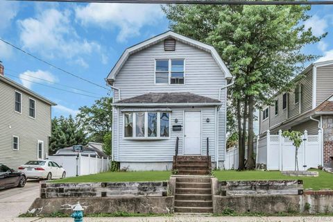 Homes For Sale - 78 Mckee Street<br/> Floral Park, NY 11001
